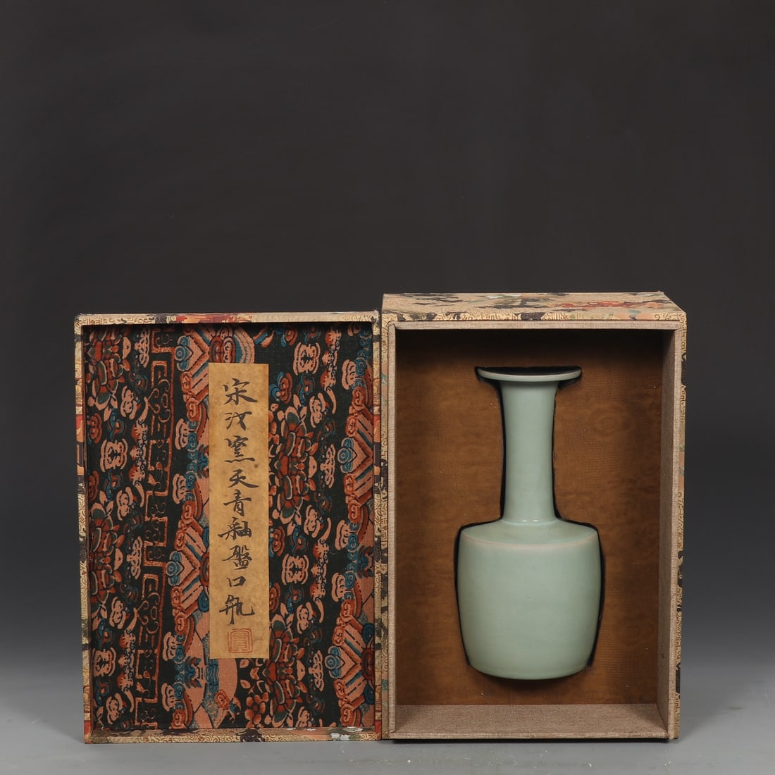 An Exquisite Ru yao Sky Blue Glazed Vase: An Exquisite Ru yao Sky Blue Glazed Vase Song Dynasty, China Size:26.3cmx12.5cm (The Dimensions Of All Batches Are Manually Measured.If You Need More Detailed Information, Please Contact Our