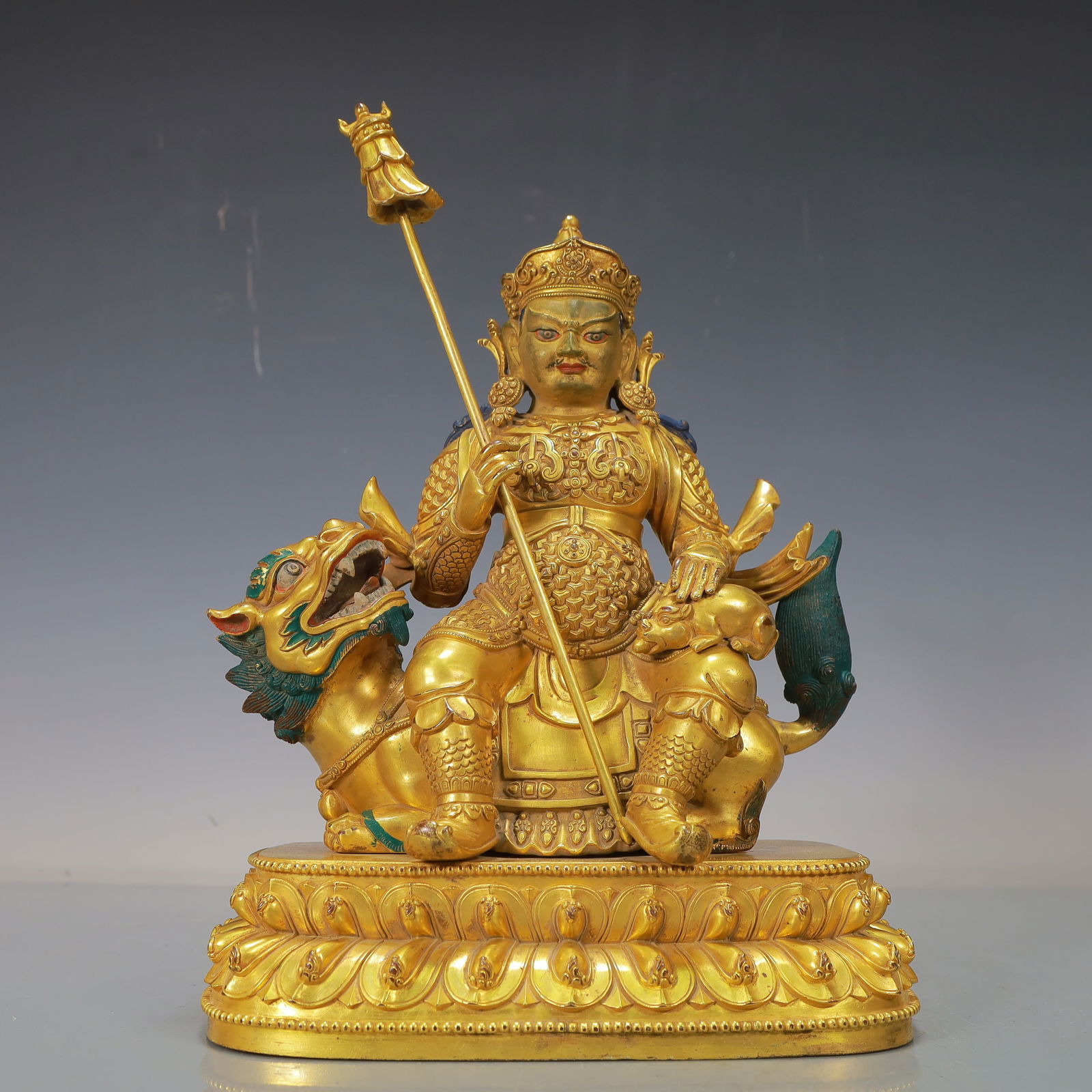 A Exquisite Gilt Bronze Statue of Heavenly King: A Exquisite Gilt Bronze Statue of Heavenly King Ming Dynasty, China Size:23cmx14cmx29cm Weight:6850g (The Dimensions Of All Batches Are Manually Measured.If You Need More Detailed Information,
