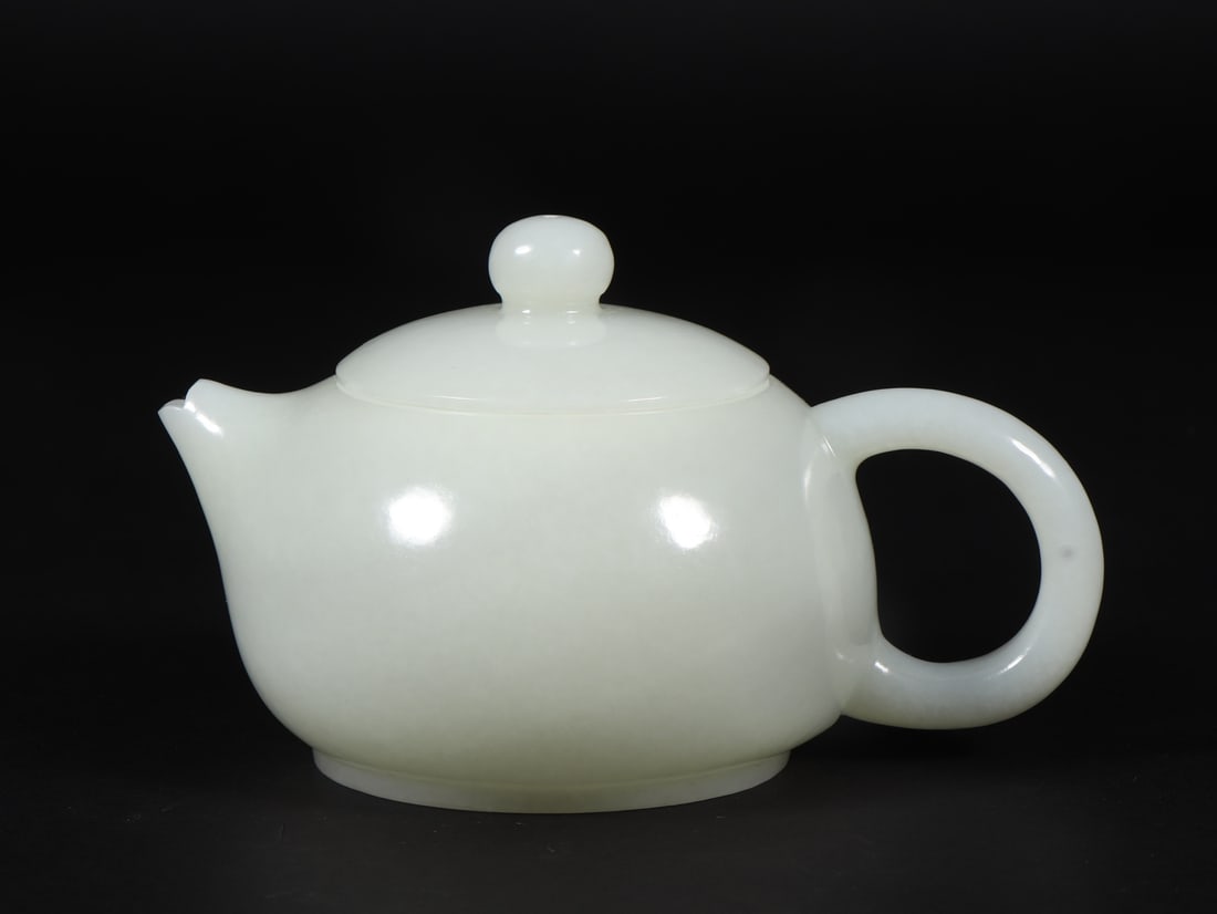 An Exquisite White Jade Teapot (1 of 9)