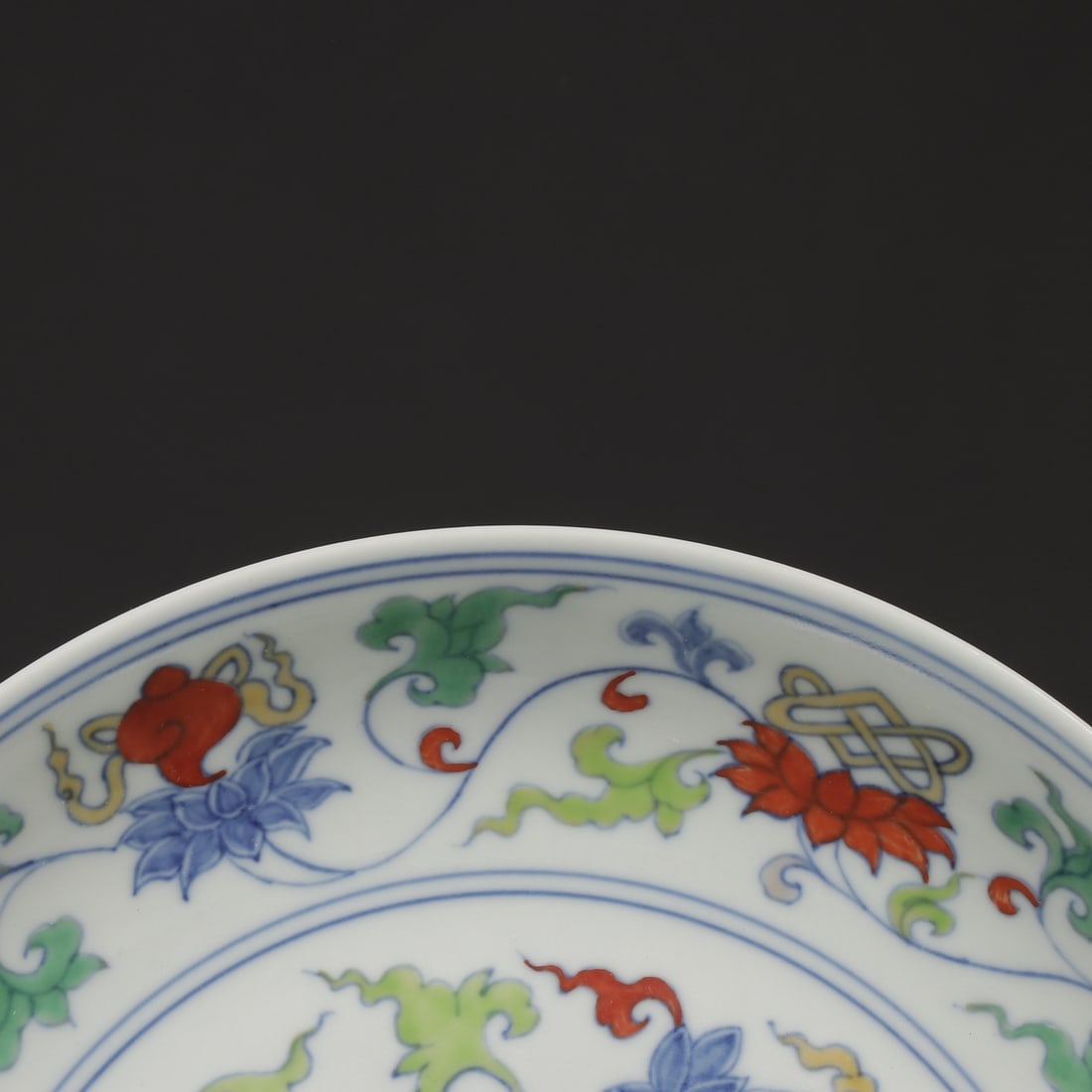 An Exquisite Doucai Lotus Pattern Eight Treasures Pattern Plate - 3