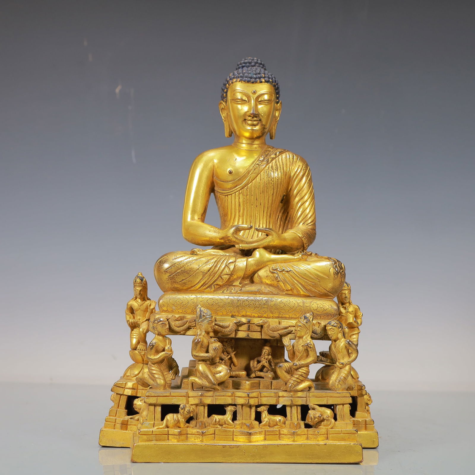 A Exquisite Gilt Bronze Statue of Sakyamuni (1 of 10)