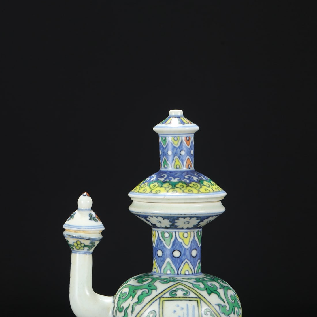 An Exquisite Wucai Lotus Pattern Ewer - 3