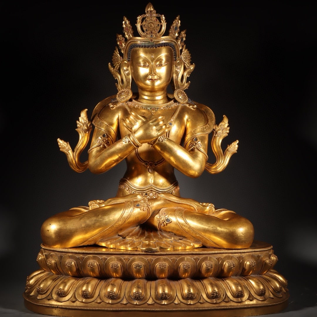 An Exquisite Gilt Bronze Buddha Statue (1 of 13)