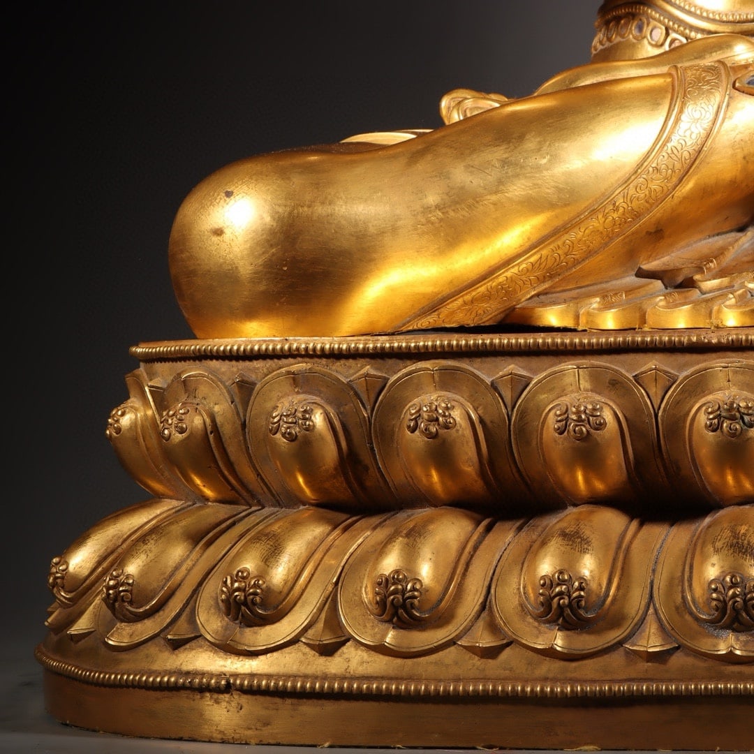An Exquisite Gilt Bronze Buddha Statue - 4