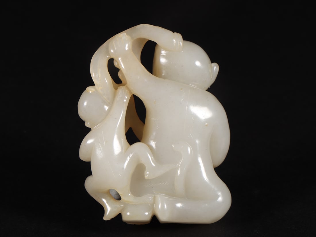 An Exquisite White Jade Monkey Ornament - 6