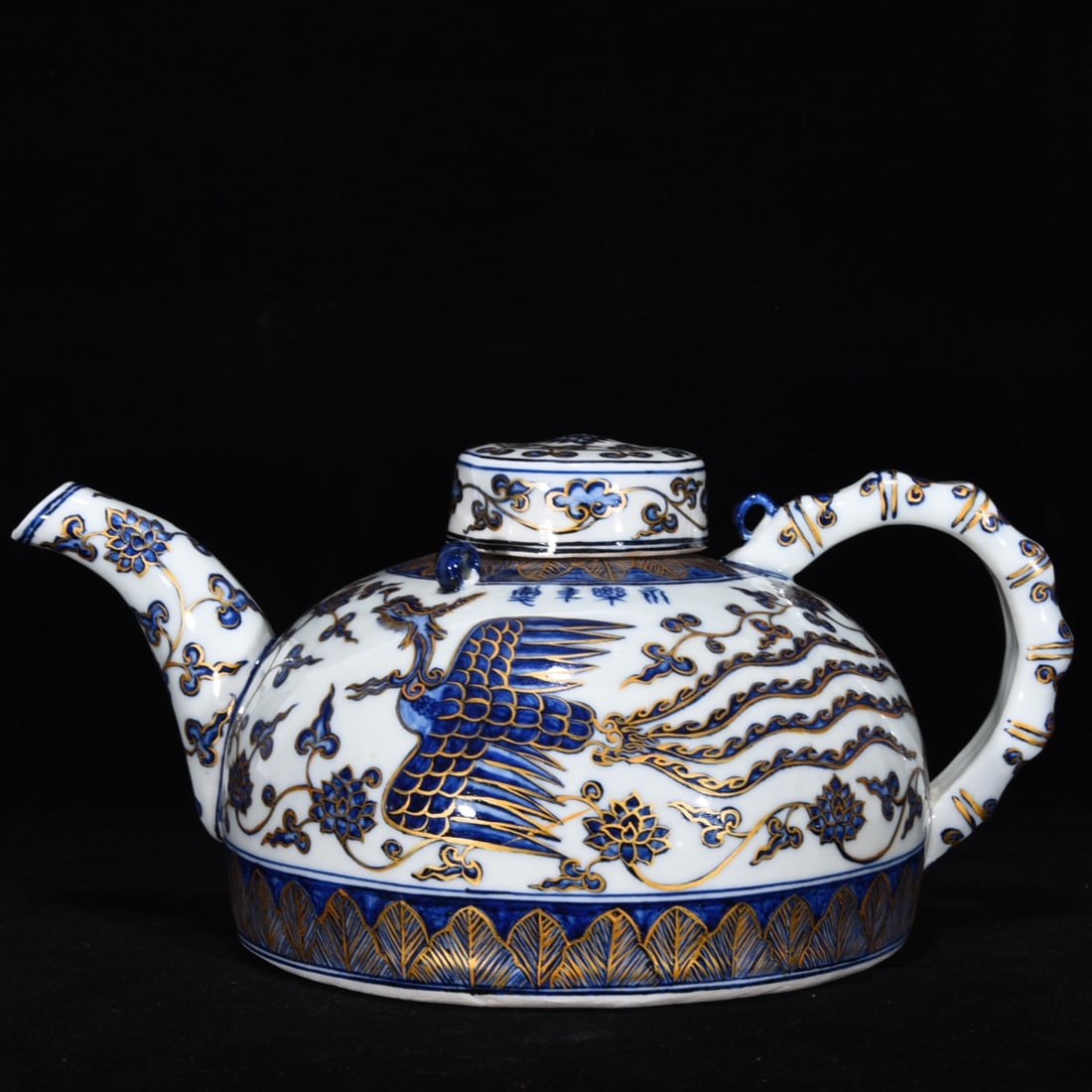 An Exquisite Blue and White Painted Gold Phoenix Pattern Lotus Pattern Ewer (1 of 9)