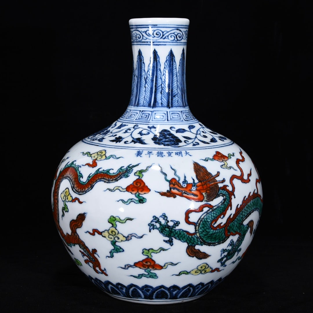An Exquisite Wucai Blue and White Dragon Pattern Lotus Pattern Vase: An Exquisite Wucai Blue and White Dragon Pattern Lotus Pattern Vase Ming Dynasty, China Xuande Six-character Mark Size:30cmx23.5cm (The Dimensions Of All Batches Are Manually Measured.If You Need More