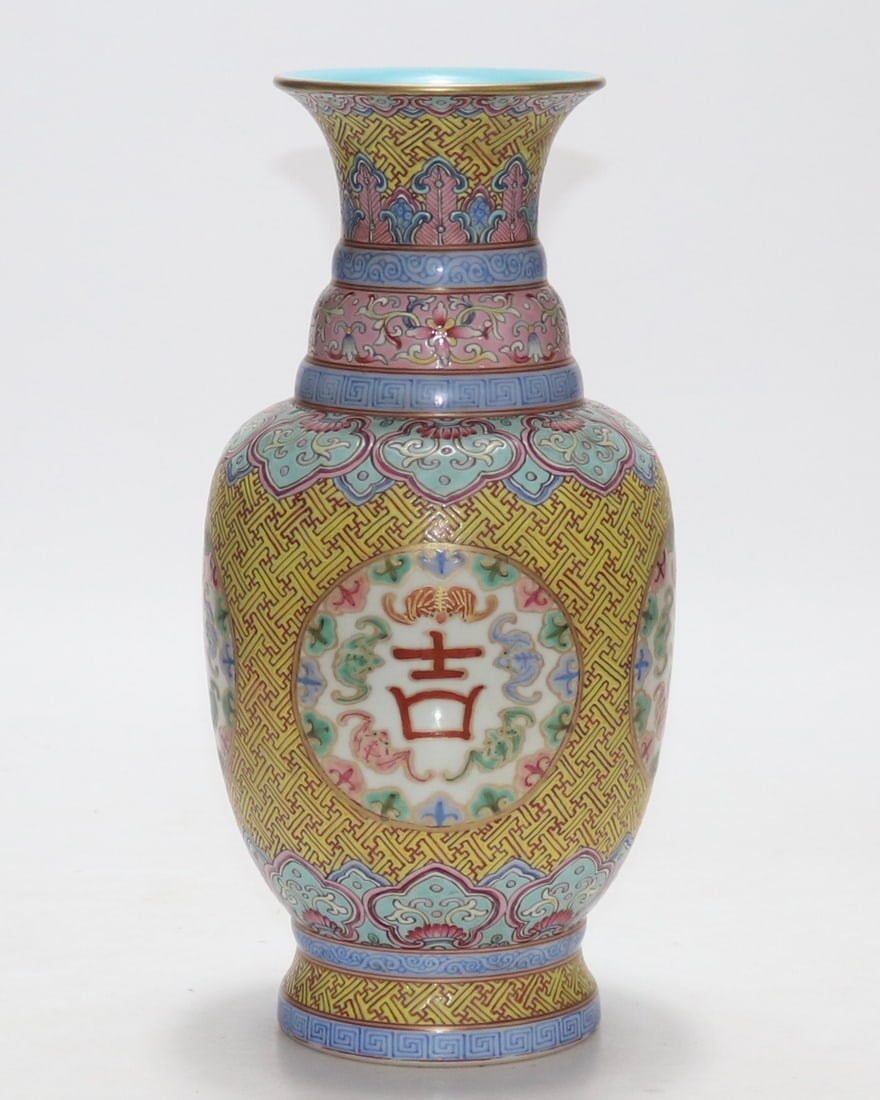 An Exquisite Famille-Rose Lotus Pattern Vase: An Exquisite Famille-Rose Lotus Pattern Vase Qing Dynasty, China Guangxu Six-character Mark Size:31.8cm (The Dimensions Of All Batches Are Manually Measured.If You Need More Detailed Information, Plea