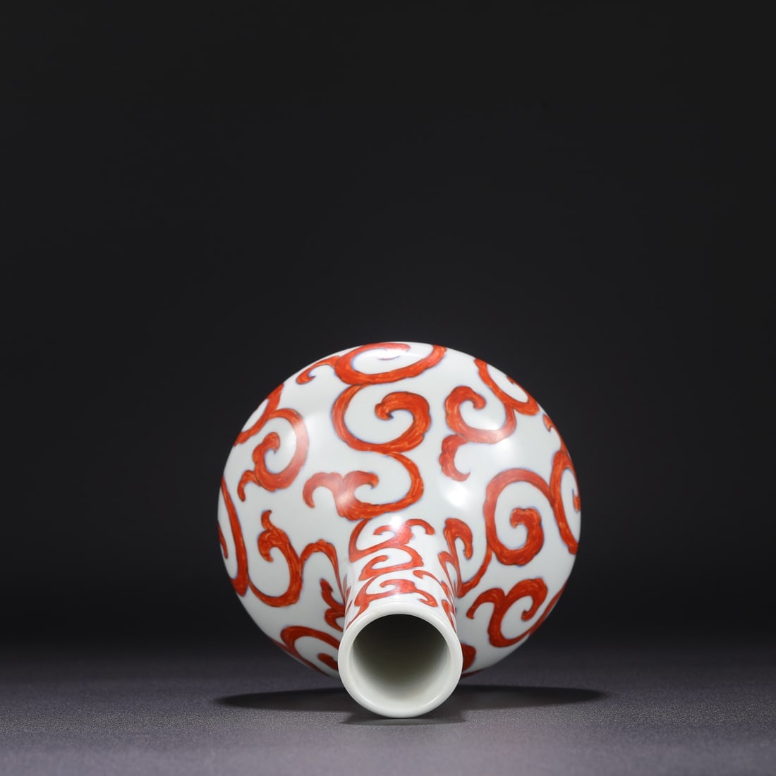 An Exquisite Iron-Red Lotus Pattern Vase - 4