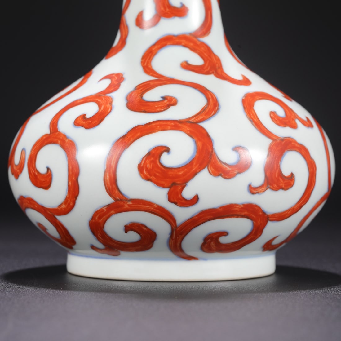 An Exquisite Iron-Red Lotus Pattern Vase - 8