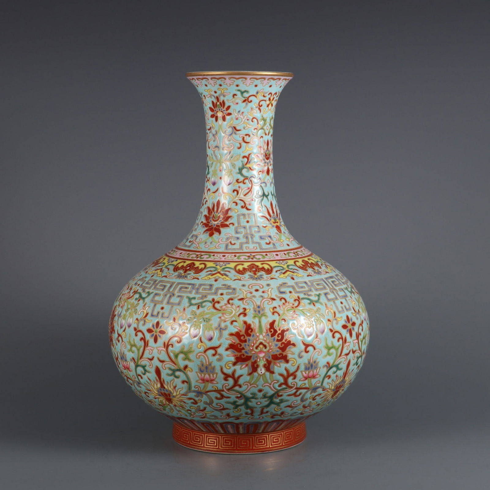 An Exquisite Enamel Bats and Peach Pattern Lotus Pattern Vase - 2