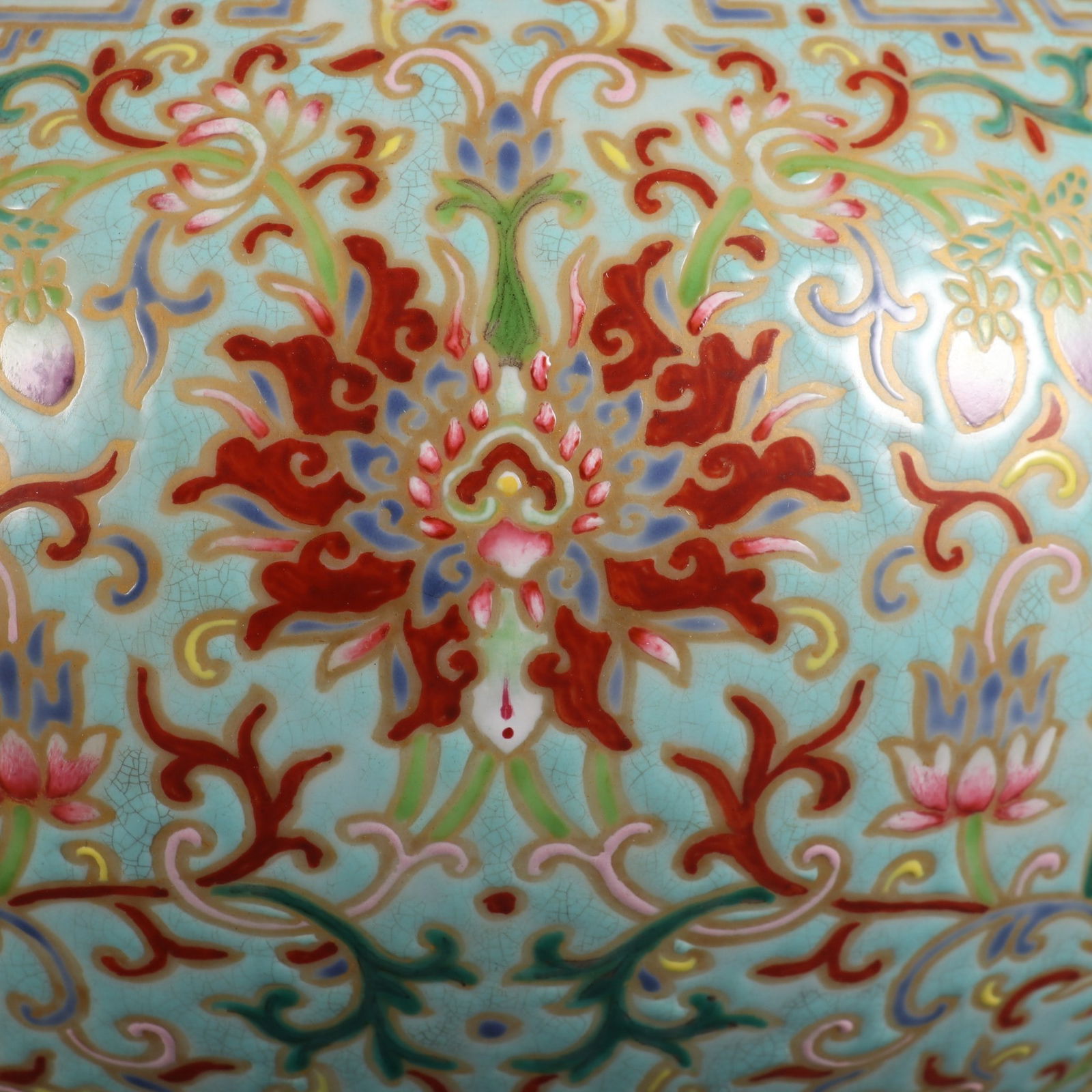 An Exquisite Enamel Bats and Peach Pattern Lotus Pattern Vase - 6