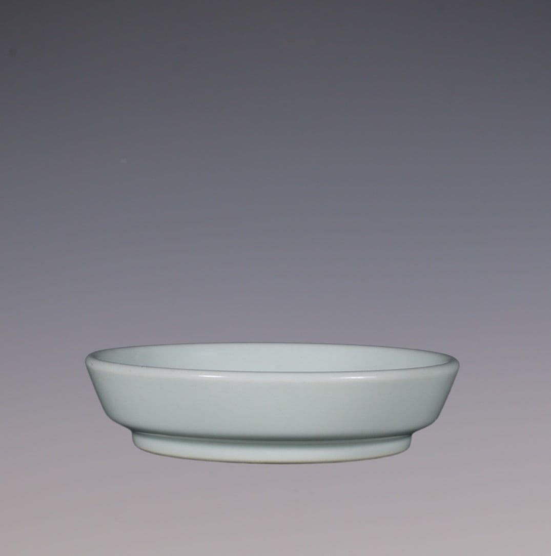 An Exquisite Underglaze-Red Dragon Pattern Brush Washer (1 of 6)