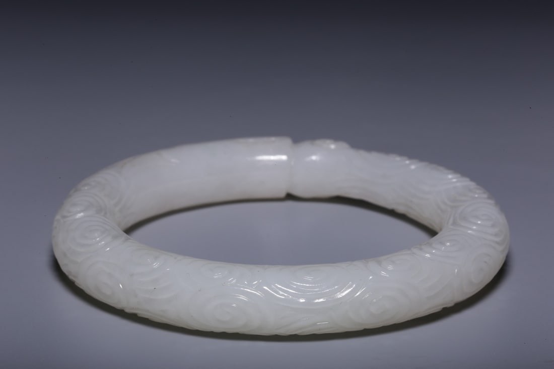 An Exquisite White Jade Dragon Pattern Bracelets - 9