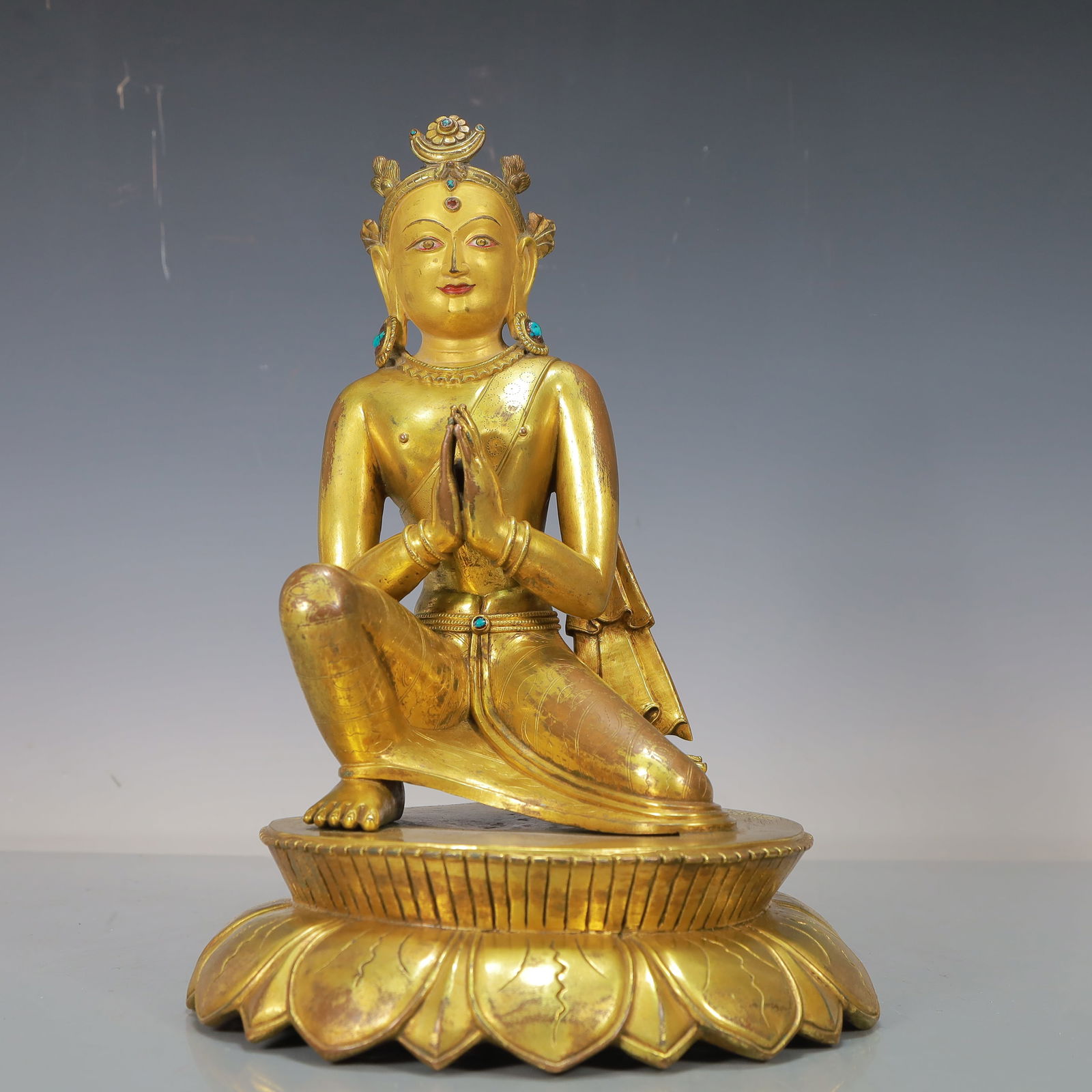 A Exquisite Gilt Bronze Statue of Tara: A Exquisite Gilt Bronze Statue of Tara Ming Dynasty, China Size:23cmx32cm Weight:6250g (The Dimensions Of All Batches Are Manually Measured.If You Need More Detailed Information, Please Contact Our