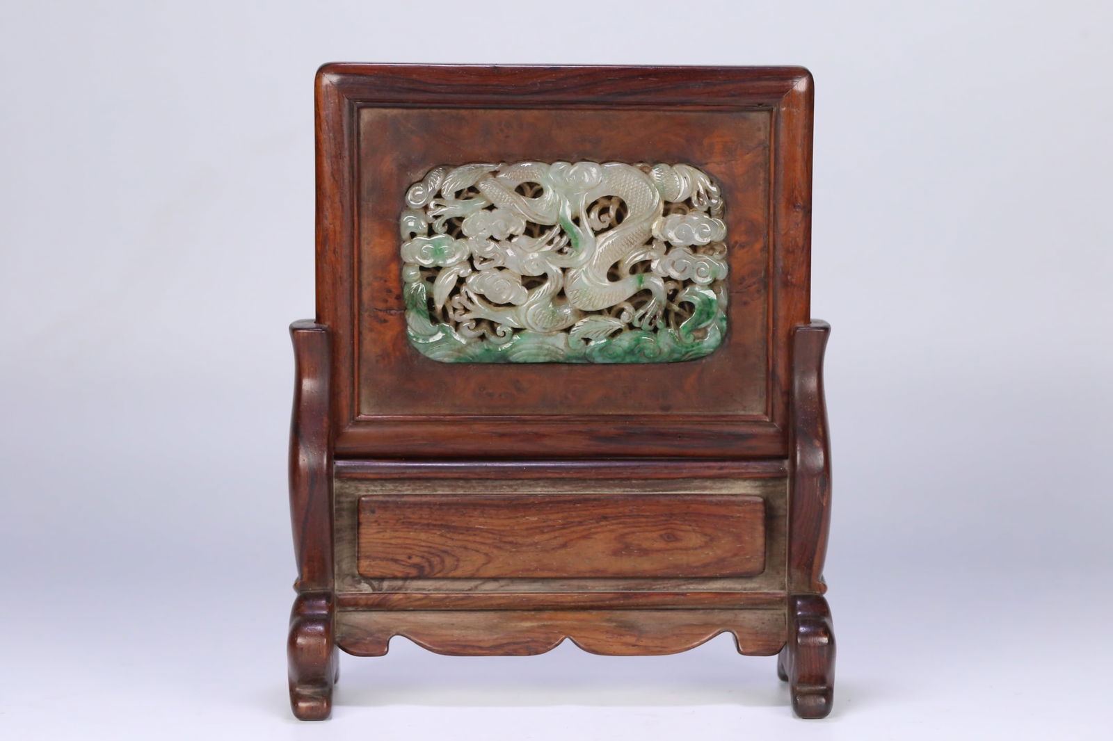 An Exquisite Wood Inlaid Jadeite Dragon Pattern Screen: An Exquisite Wood Inlaid Jadeite Dragon Pattern Screen Qing Dynasty, China Size:19.7cmx16.6cmx7cm Weight:443.3g (The Dimensions Of All Batches Are Manually Measured.If You Need More Detailed