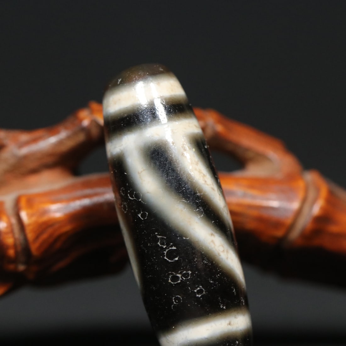 An Exquisite Dzi Bead Pendant - 9