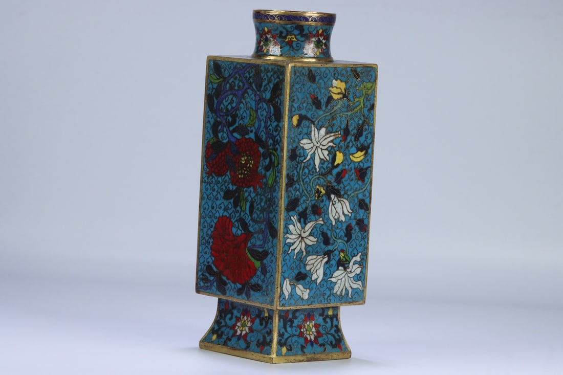 An Exquisite Cloisonne Lotus Pattern Vase - 2