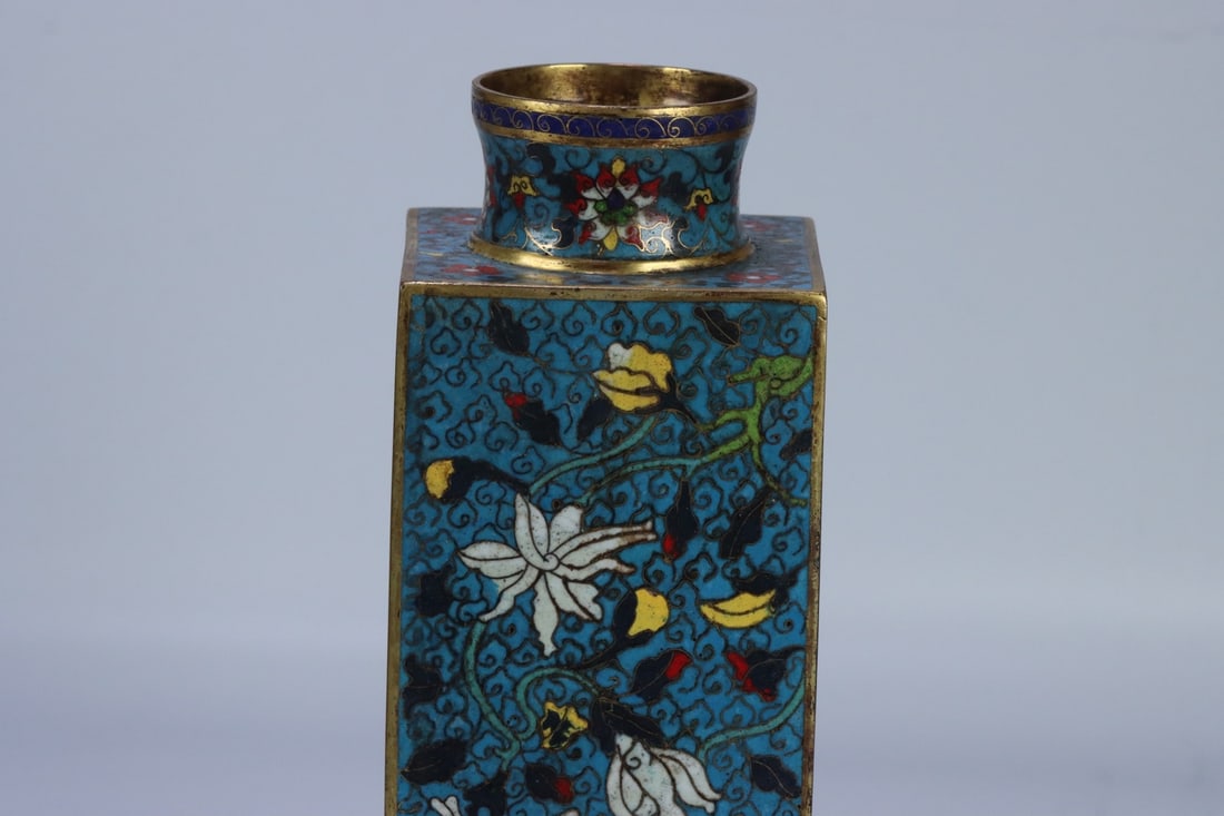 An Exquisite Cloisonne Lotus Pattern Vase - 6