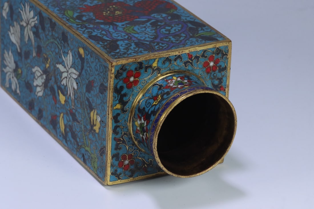 An Exquisite Cloisonne Lotus Pattern Vase - 7
