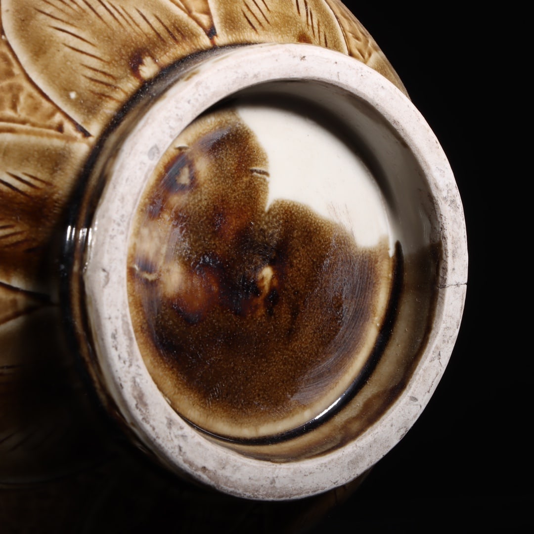 An Exquisite Ding yao Flower Pattern Jar - 9