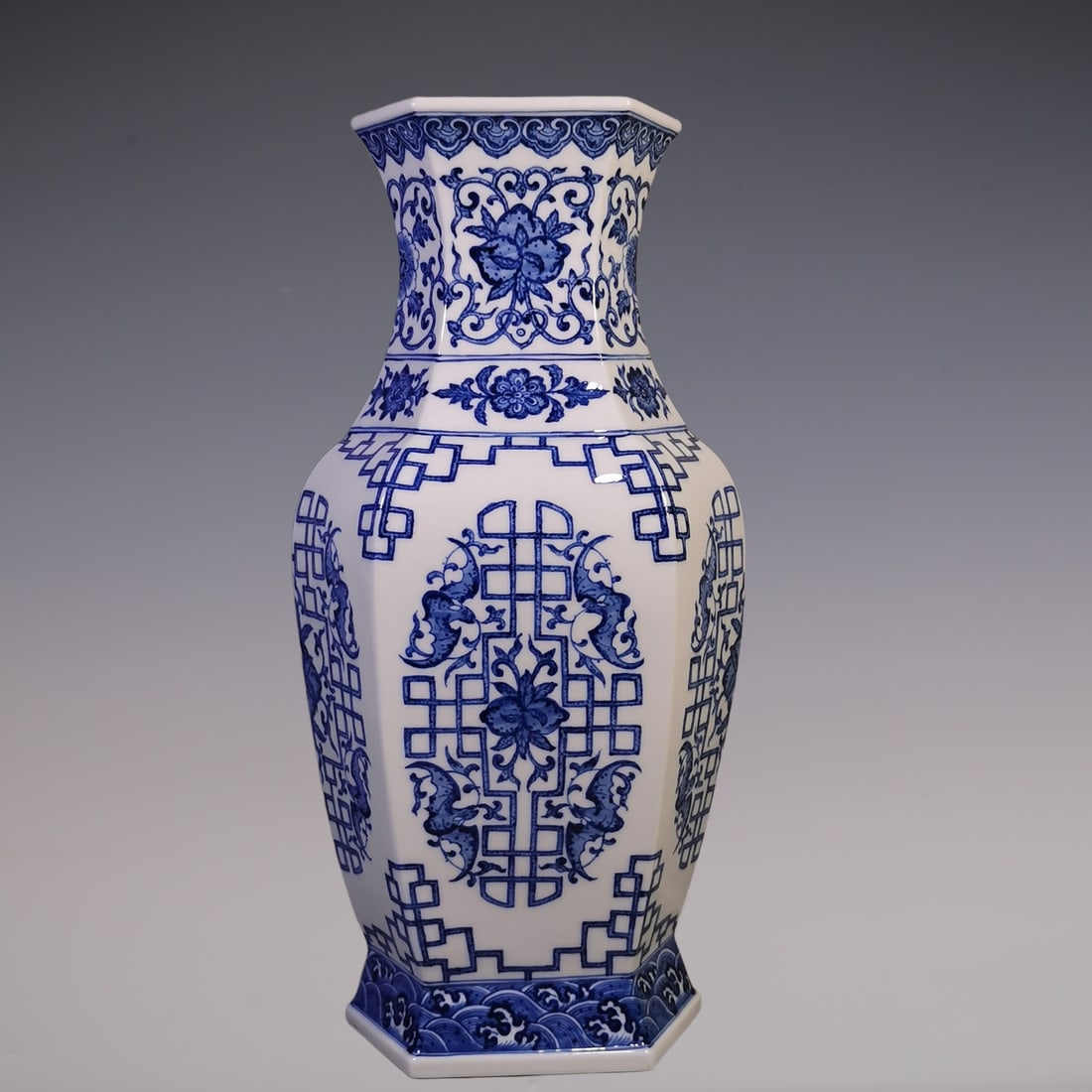 An Exquisite Blue and White Bats and Peach Pattern Lotus Pattern Seawater Pattern Vase: An Exquisite Blue and White Bats and Peach Pattern Lotus Pattern Seawater Pattern Vase Qing Dynasty, China Qianlong Six-character Mark Size:42.8cmx21cm (The Dimensions Of All Batches Are Manually