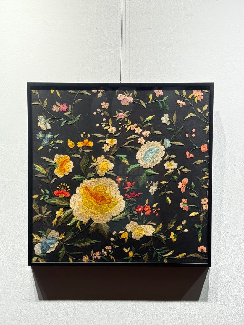 An Exquisite Kesi Flower Pattern Hanging Panel: An Exquisite Kesi Flower Pattern Hanging Panel the Republic of China Size:50cmx50cm (The Dimensions Of All Batches Are Manually Measured.If You Need More Detailed Information, Please Contact Our