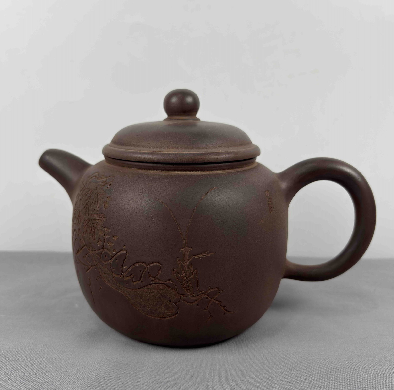 An Exquisite Purple Sands Flower Pattern Teapot (1 of 9)