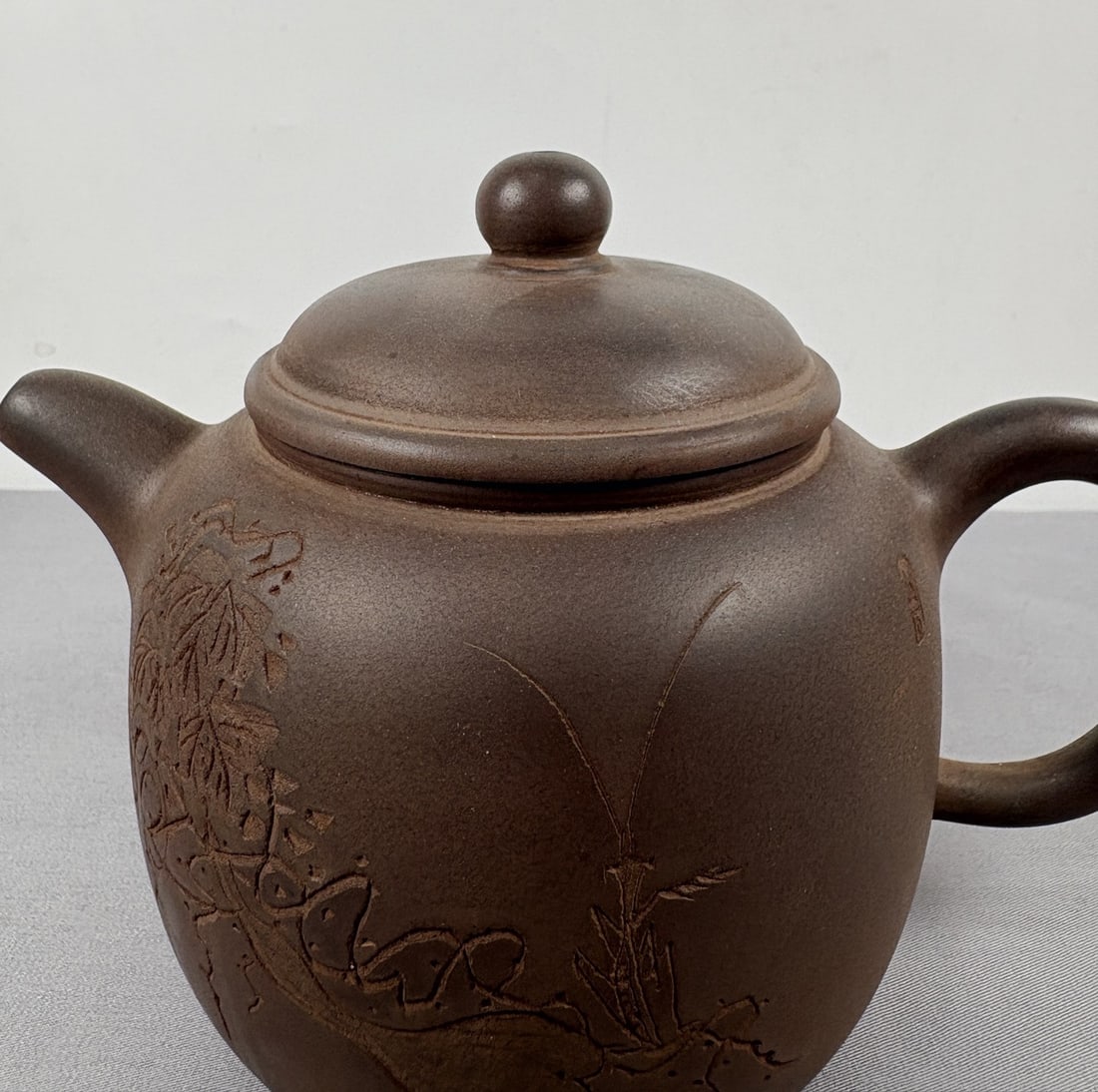 An Exquisite Purple Sands Flower Pattern Teapot - 2