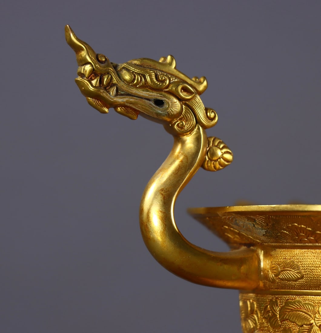 An Exquisite Gilt Bronze Flower Pattern Tripod Cup - 7