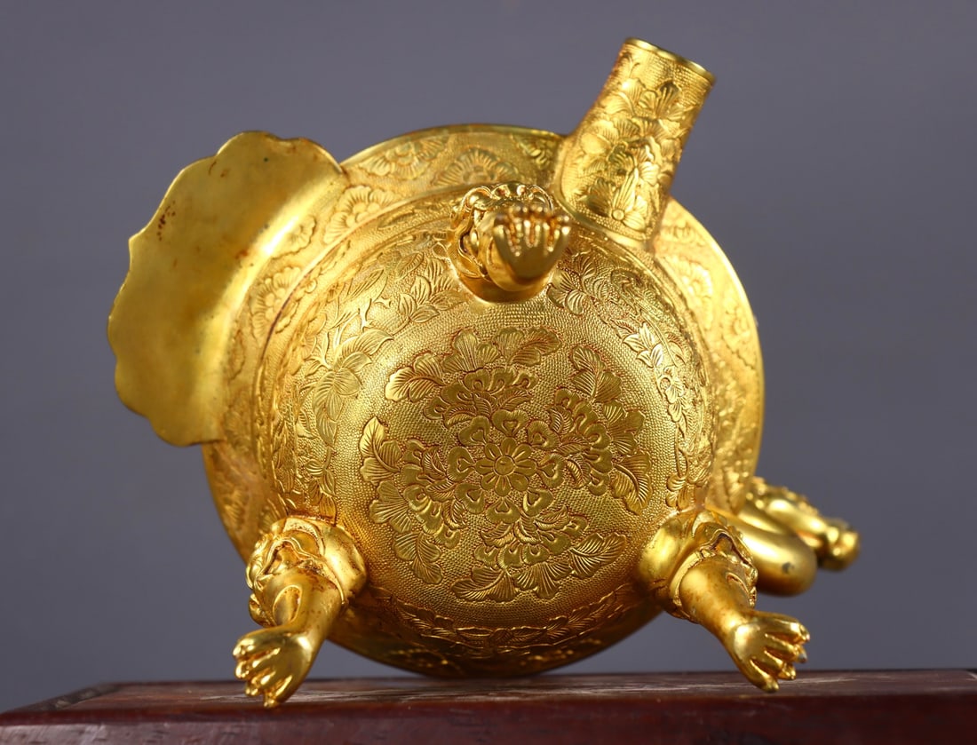 An Exquisite Gilt Bronze Flower Pattern Tripod Cup - 9