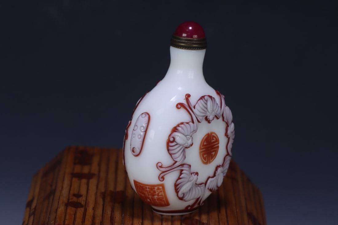 An Exquisite Glass Bats and Peach Pattern Snuff Bottle - 2