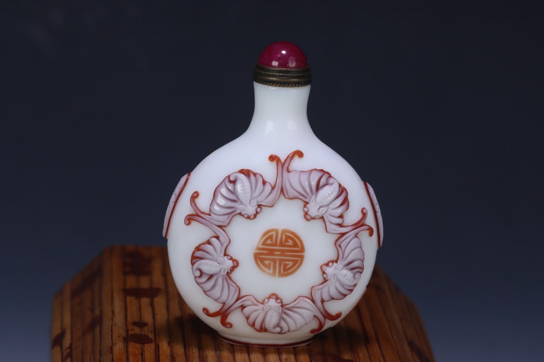 An Exquisite Glass Bats and Peach Pattern Snuff Bottle - 3
