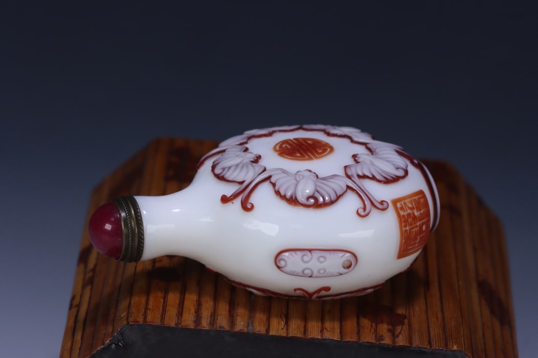 An Exquisite Glass Bats and Peach Pattern Snuff Bottle - 4