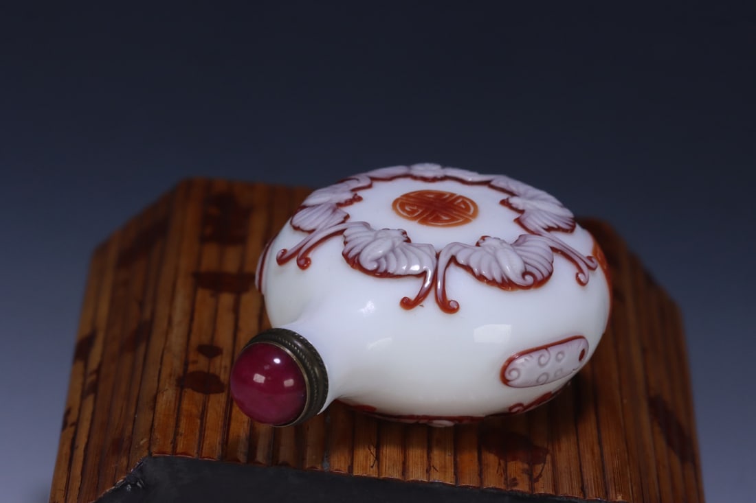 An Exquisite Glass Bats and Peach Pattern Snuff Bottle - 7