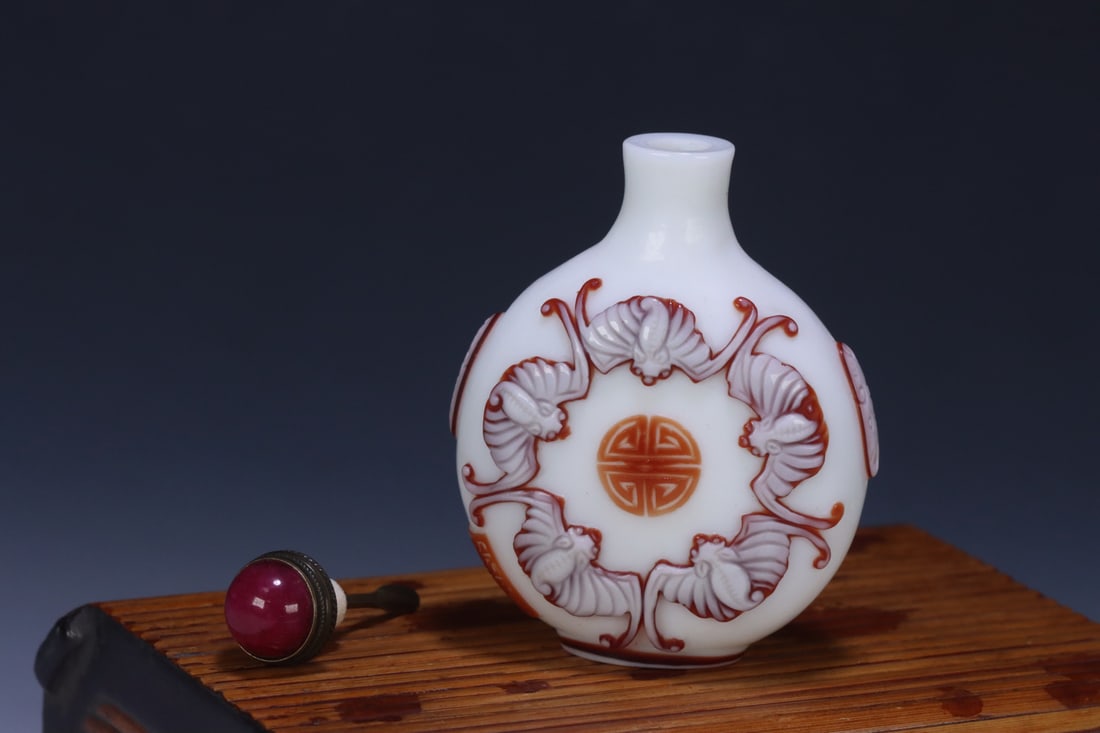 An Exquisite Glass Bats and Peach Pattern Snuff Bottle - 8