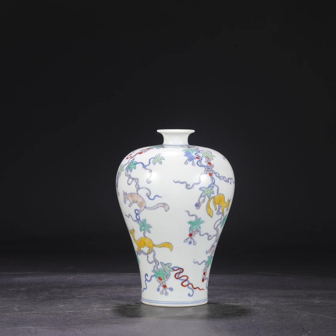 An Exquisite Doucai Squirrel and Grapes Pattern Vase - 5