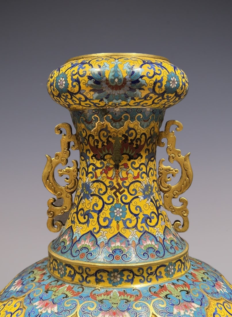 An Exquisite Cloisonne Lotus Pattern Dragon Pattern Double-Ears Vase - 3