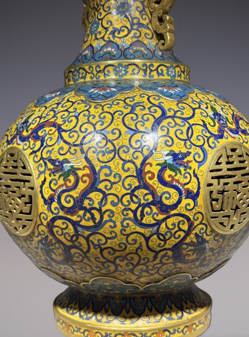 An Exquisite Cloisonne Lotus Pattern Dragon Pattern Double-Ears Vase - 6