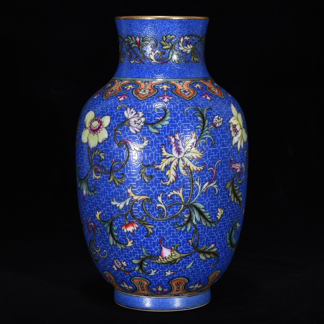 An Exquisite Enamel Lotus Pattern Vase - 3