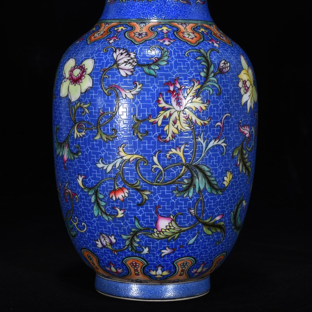 An Exquisite Enamel Lotus Pattern Vase - 5