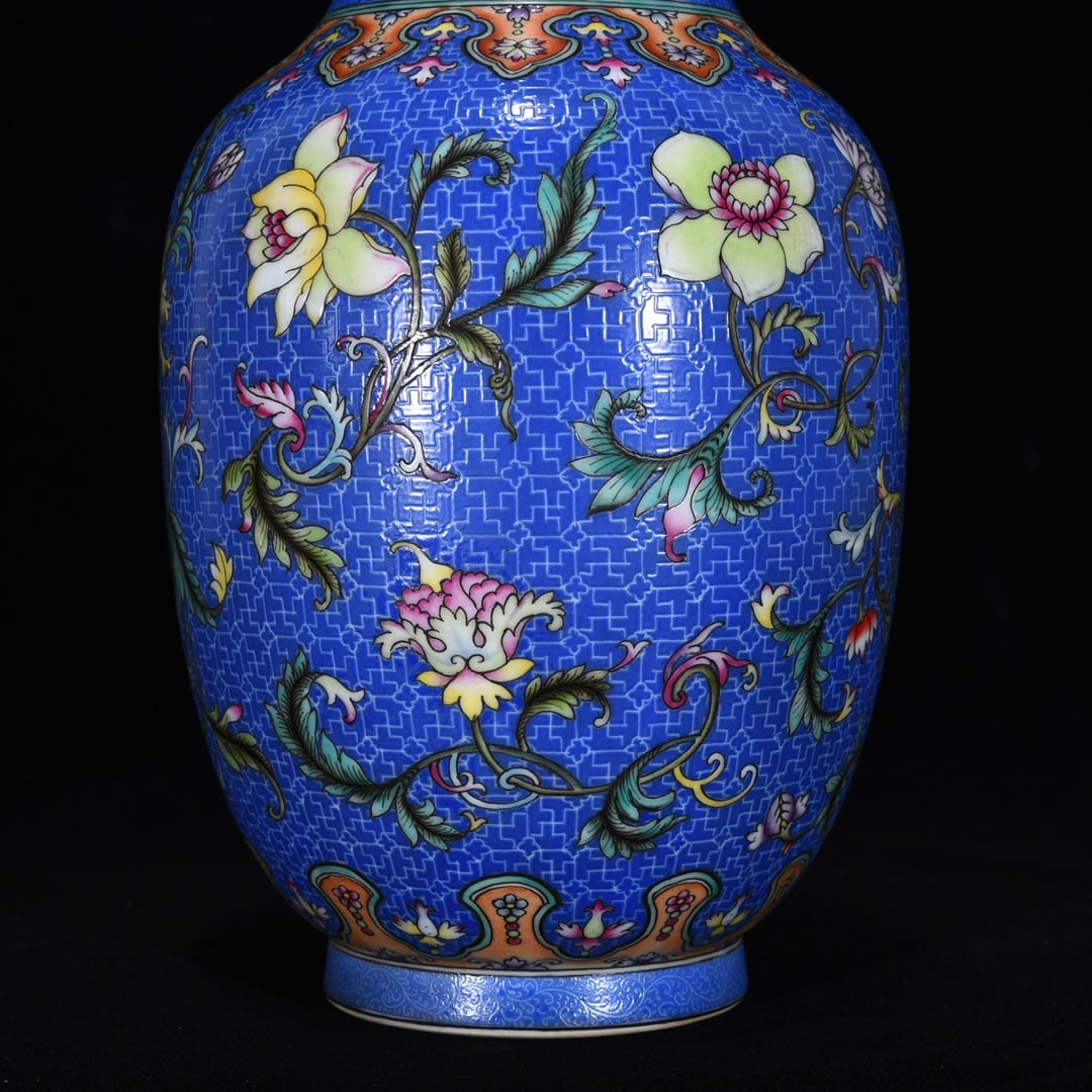 An Exquisite Enamel Lotus Pattern Vase - 7