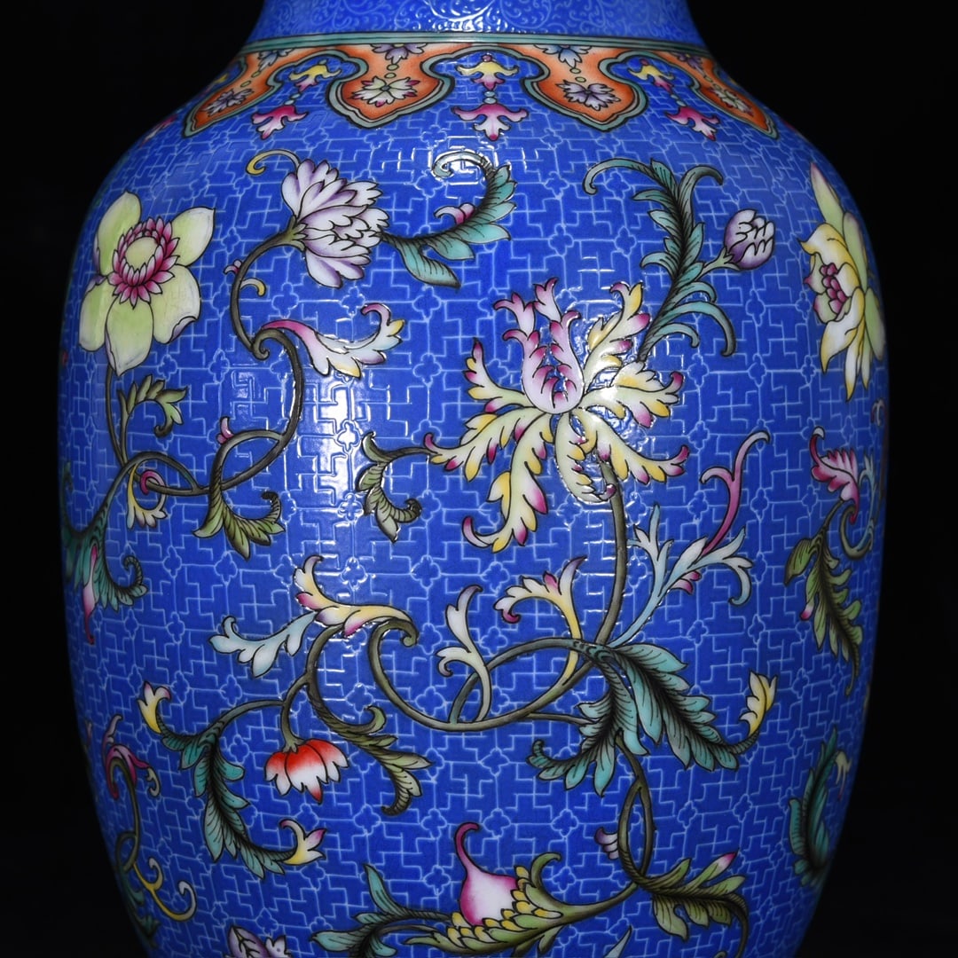 An Exquisite Enamel Lotus Pattern Vase - 8