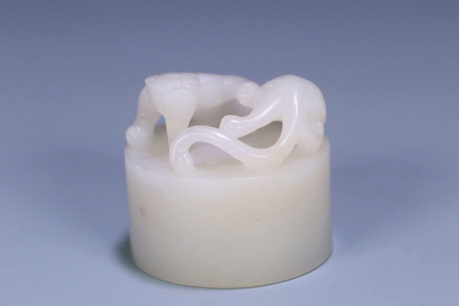 A beautiful Hetian jade dragon button material - 2