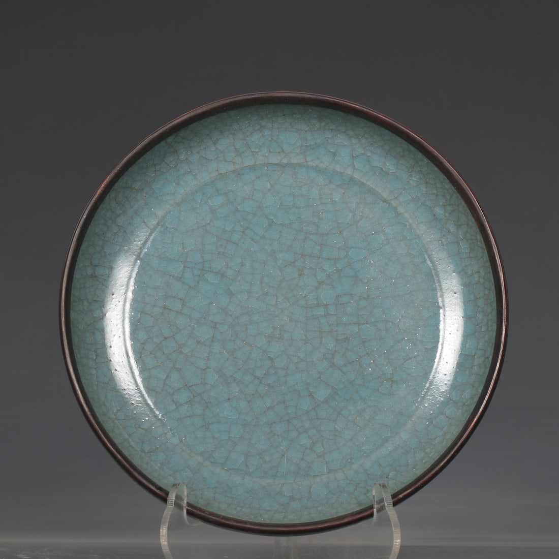 A silver mouth imperial plate with an ice flake pattern from the Ru kiln in the Song Dynasty: The Song Dynasty Ru kiln has an ice flake pattern silver mouth imperial plate Size:H:3cmD:15.8cm (The Dimensions Of All Batches Are Manually Measured.If You Need More Detailed Information, Please Cont