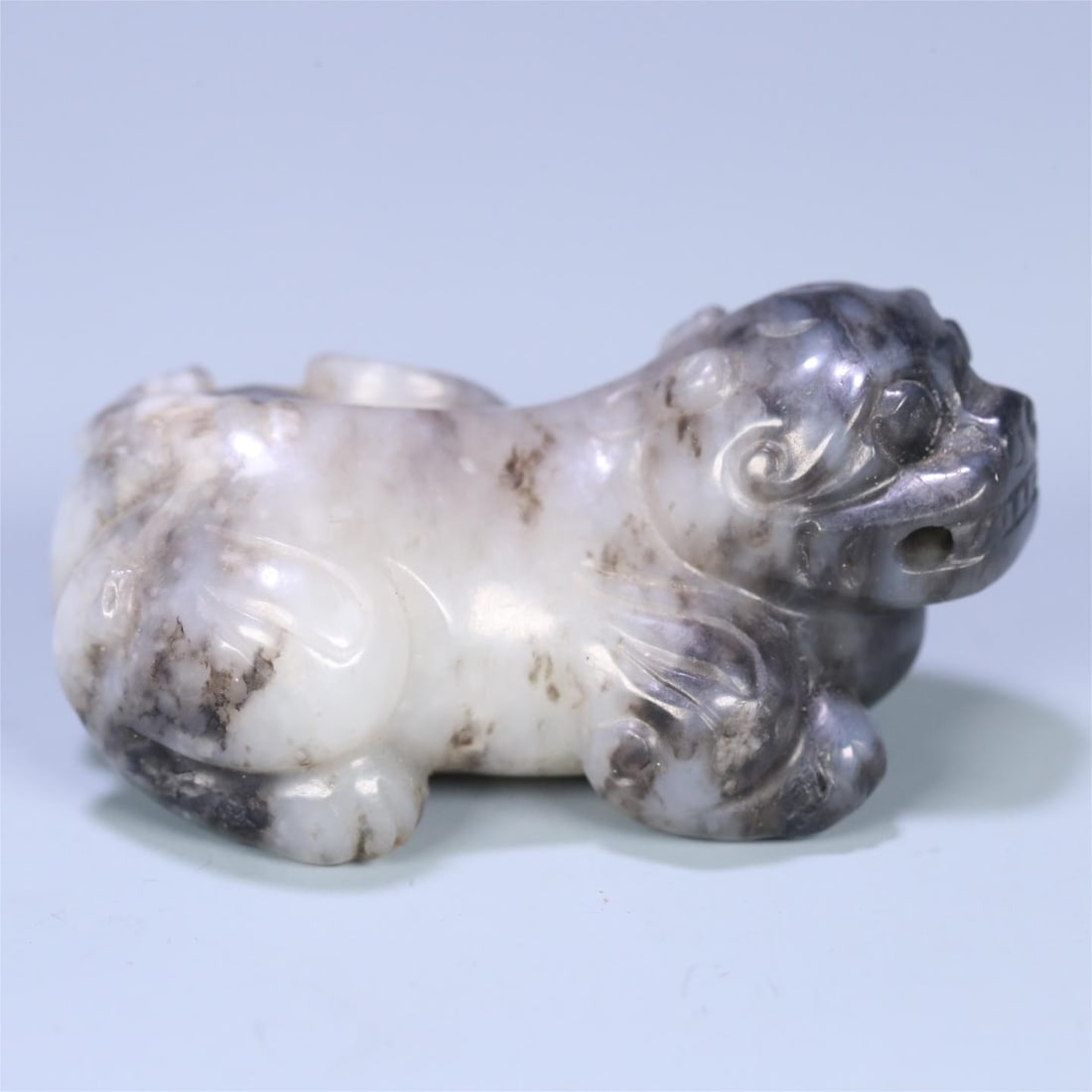 A beautiful Hetian jade beast carving (1 of 9)