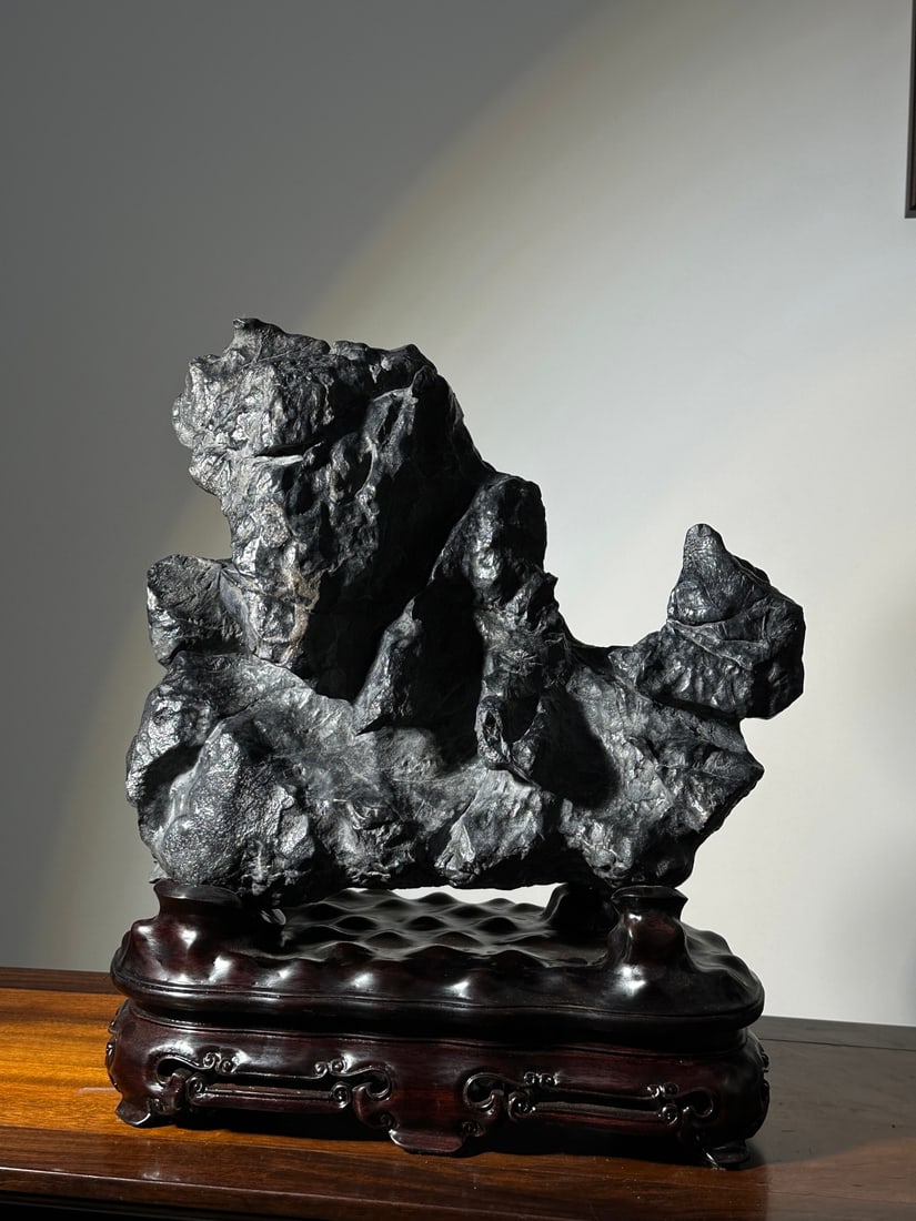 A beautiful Lingbi stone peak - 5