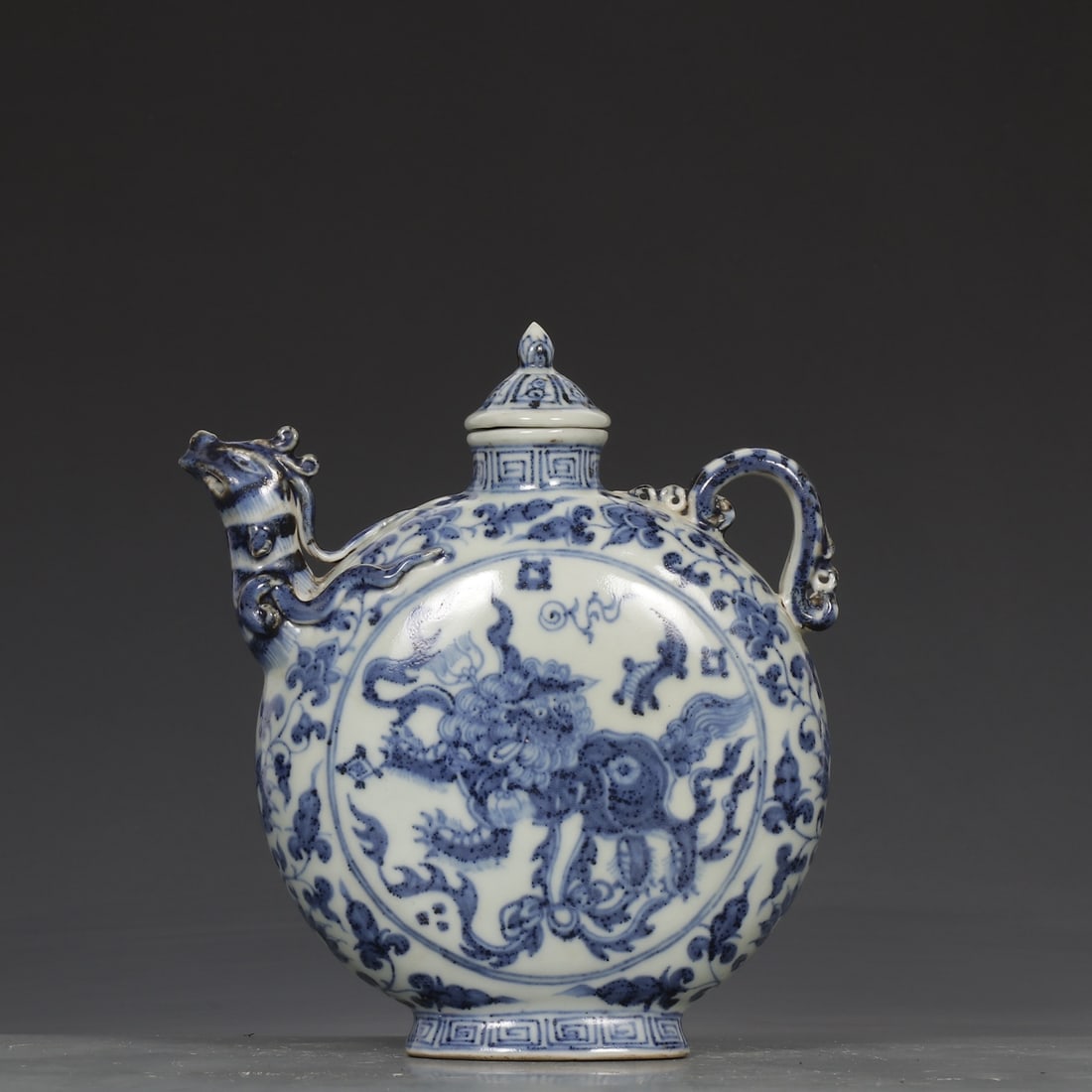 A blue and white lion picture phoenix head flat pot of the Yuan Dynasty (1 of 9)