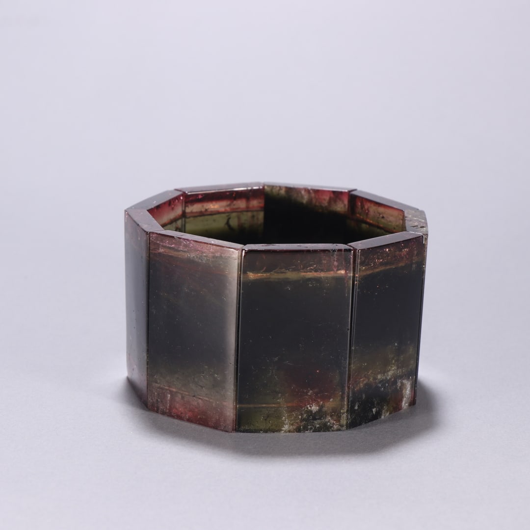 A tourmaline manual row from the Qing Dynasty: Tourmaline manual row in the Qing Dynasty Size:lnsidediameter:6.6cmW:4.7cmW:194.3g (The Dimensions Of All Batches Are Manually Measured.If You Need More Detailed Information, Please Contact Our Custom