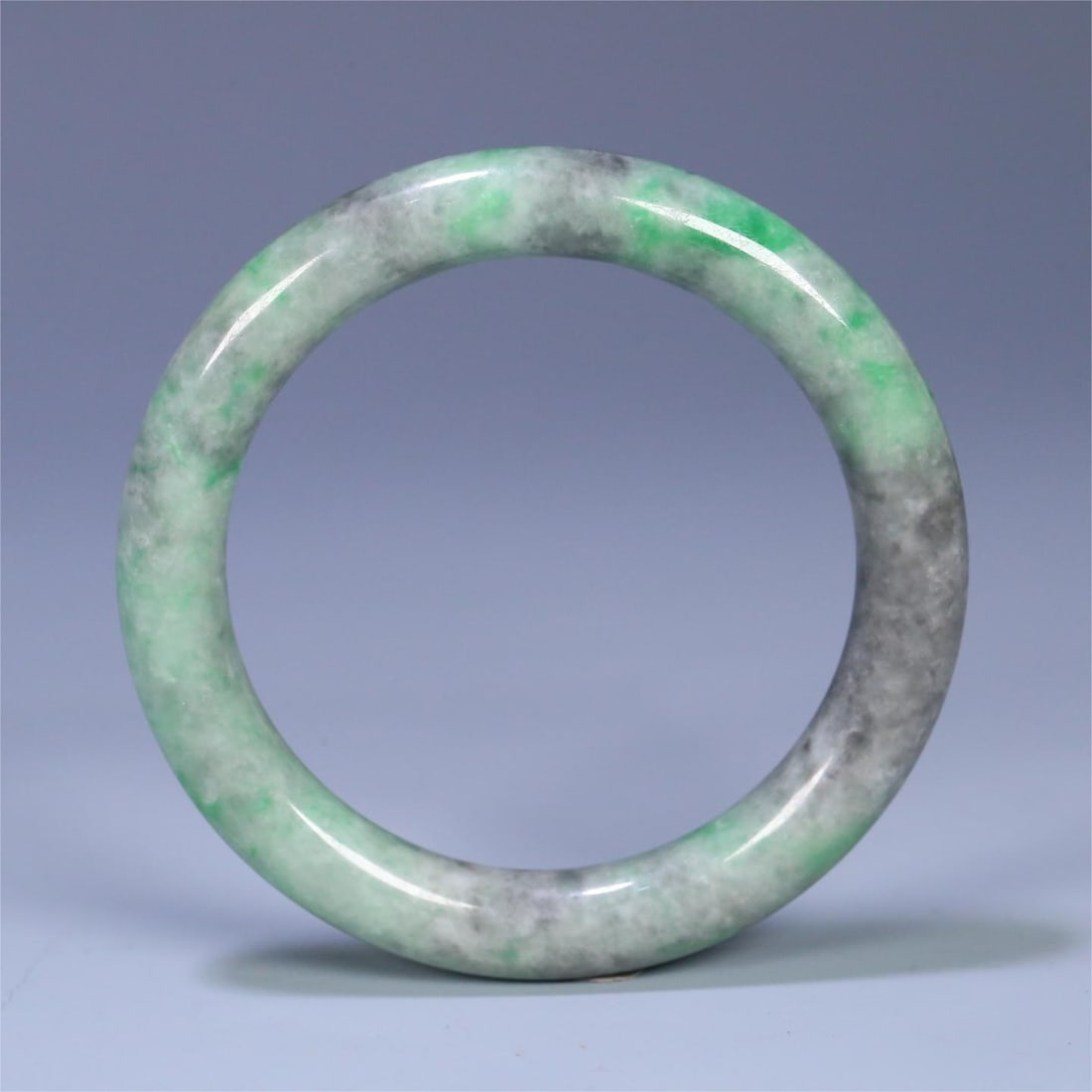 A natural jade round bar bracelet from the Qing Dynasty (1 of 9)